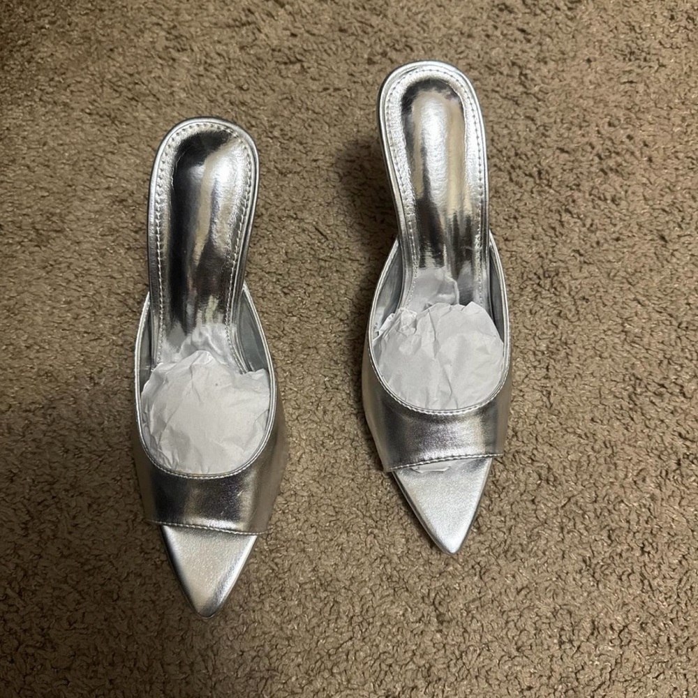 Elegant Silver Pointed Women's Heels